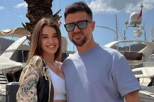 Дружина Налчаджиоглу писала, що під час відпустки їм із чоловіком рідко вдається побути вдвох