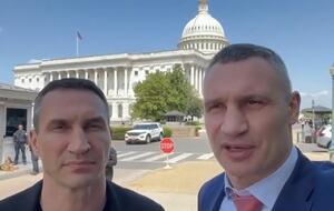 Від початку війни Володимир Кличко 99% свого часу провів у Києві, наголосив його брат Віталій Кличко