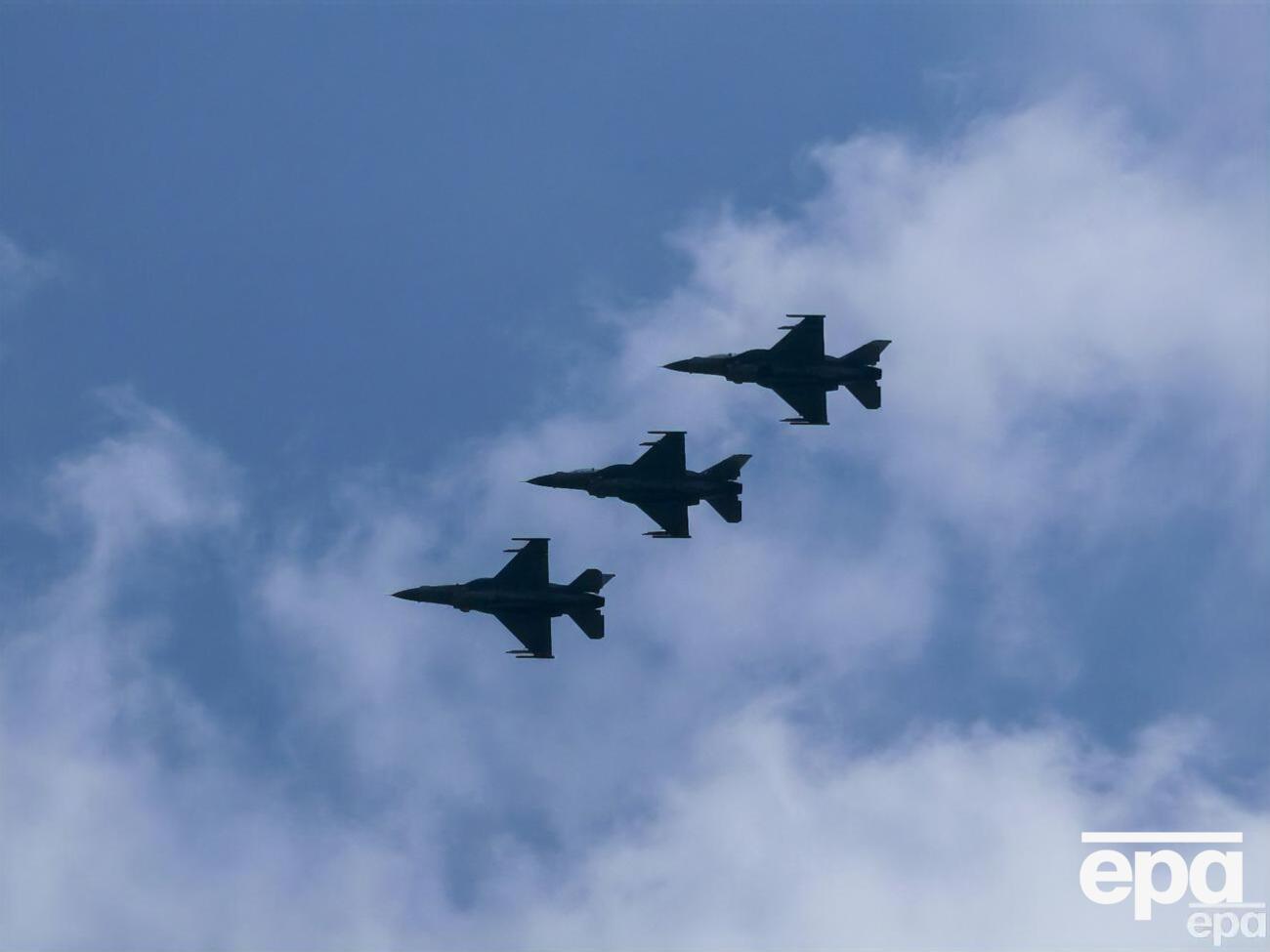 Кулеба зазначив, що в питаннях, пов'язаних із F-16, є багато нюансів, тому графік може зрушуватися