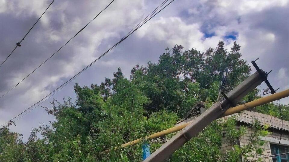 Боевые действия продолжаются, из-за чего без электроснабжения остаются населенные пункты, где энергетики не имеют доступа к проведению работ