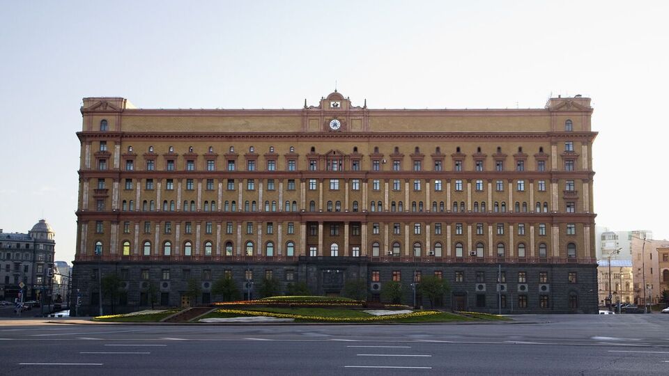 ФСБ допрашивает Суровикина по делу мятежа Пригожина, пишет "Верстка"