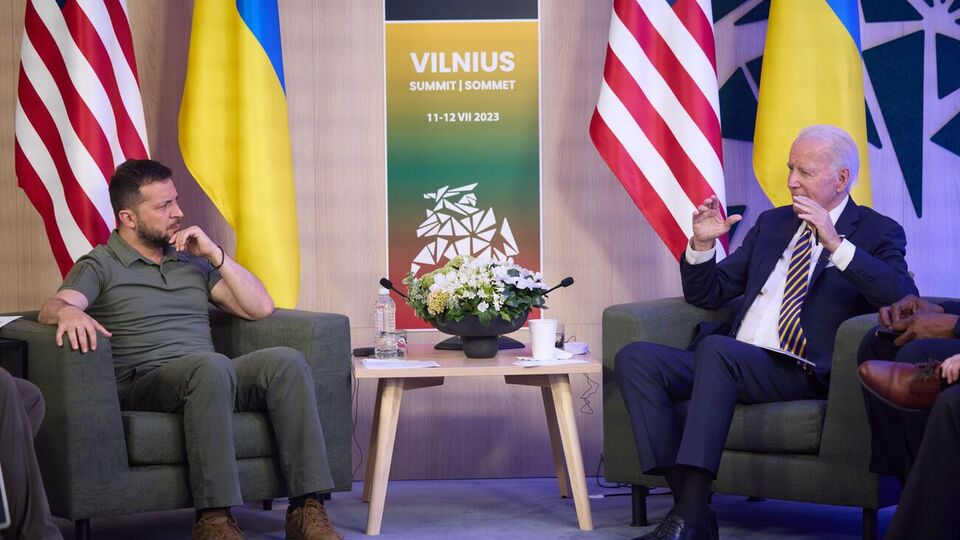 Байден зазначив, що розуміє занепокоєння України щодо недостатньо швидкого постачання зброї