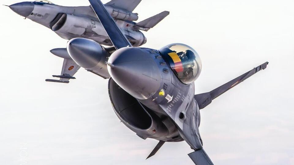 Румыния имеет на вооружении 16 истребителей F-16, отметили СМИ