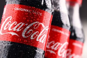 Coca-Cola пішла з країни-агресора Росії в березні минулого року