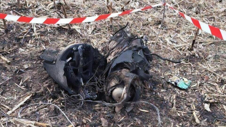 По словам Кима, обломками ракеты повреждено здание учебного заведения