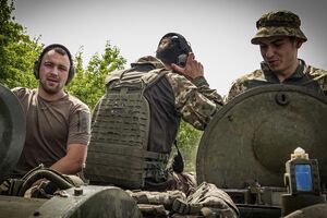 Українські війська й далі ведуть наступальні дії на північ і на південь від міста Бахмут