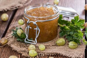 Для аґрусового варення на 2 кг ягід необхідно додати 2 кг цукру