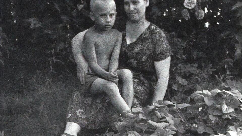 В офіційній біографії Путіна вказано, що він народився в Ленінграді