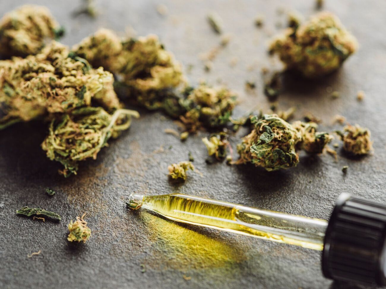 Використання канабісу або препаратів на його основі з медичною метою дозволено у 56 країнах