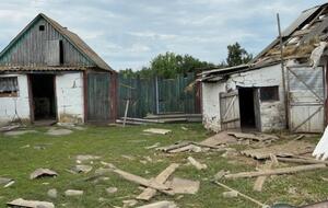 Унаслідок російського обстрілу на території власного домогосподарства загинув 60-річний житель села Попівка, зазначили в Сумській обласній прокуратурі