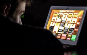 Получателем денег после пополнения счета в казино оказалась компания Hadley Point Limited из Найроби, а код платежа – "Услуги по уходу за ребенком"