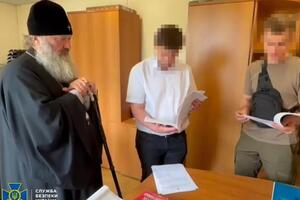 Сейчас митрополиту Павлу собираются избрать меру пресечения в виде содержания под стражей