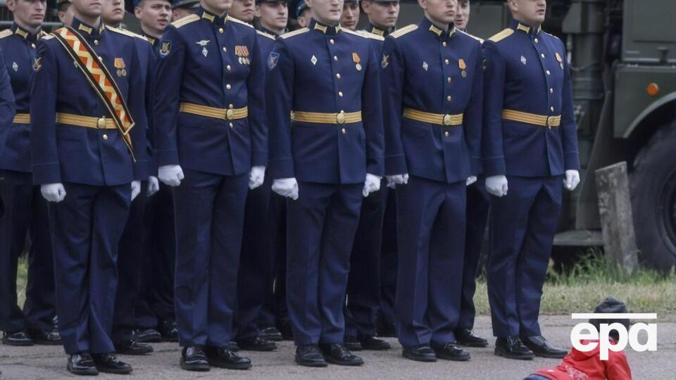 Некоторых офицеров уволили или отстранили, пишет WSJ