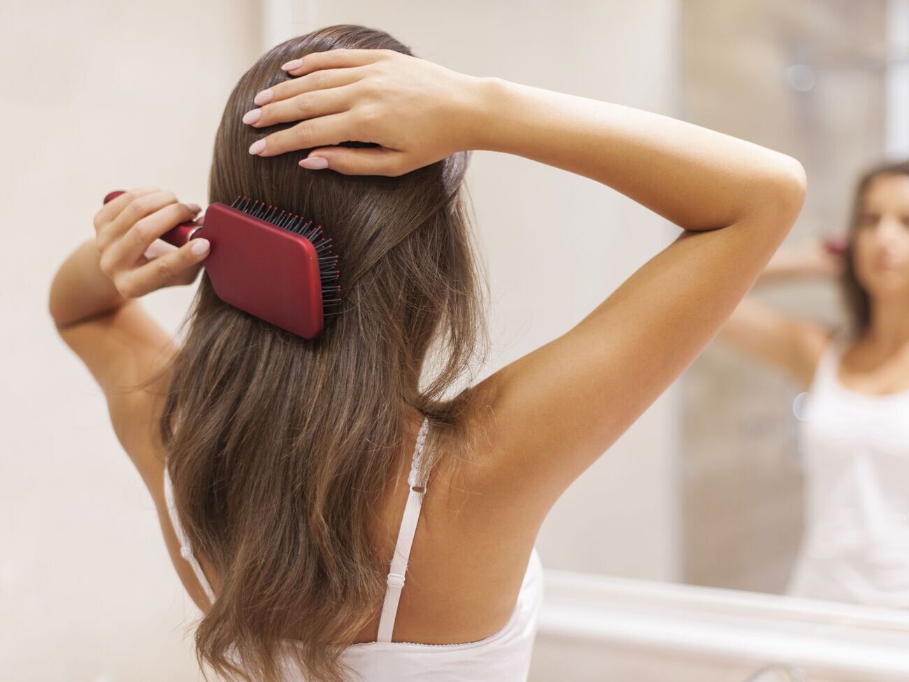 Если не мыть расческу, это приведет к накоплению на ней жира, грязи и остатков стайлинга