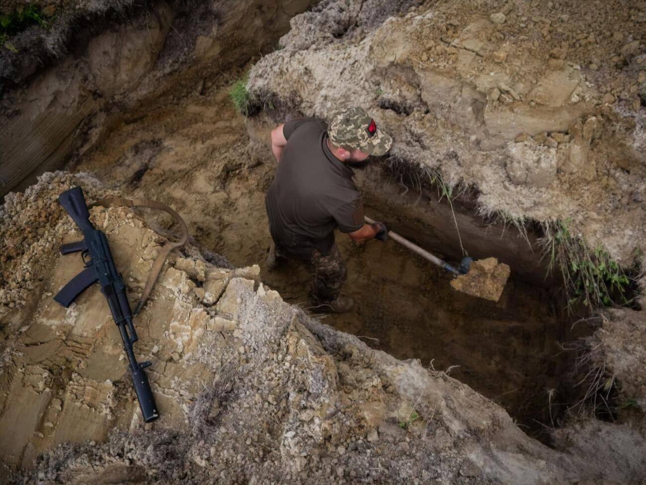 За словами Наєва, вздовж кордону обладнано приблизно 5 тис. метрів траншей