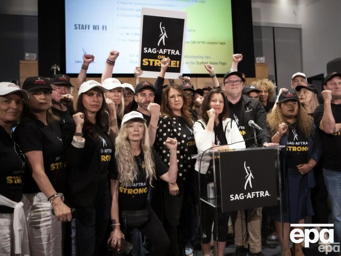 Впервые&nbsp;за 63 года голливудские сценаристы и актеры бастуют одновременно
