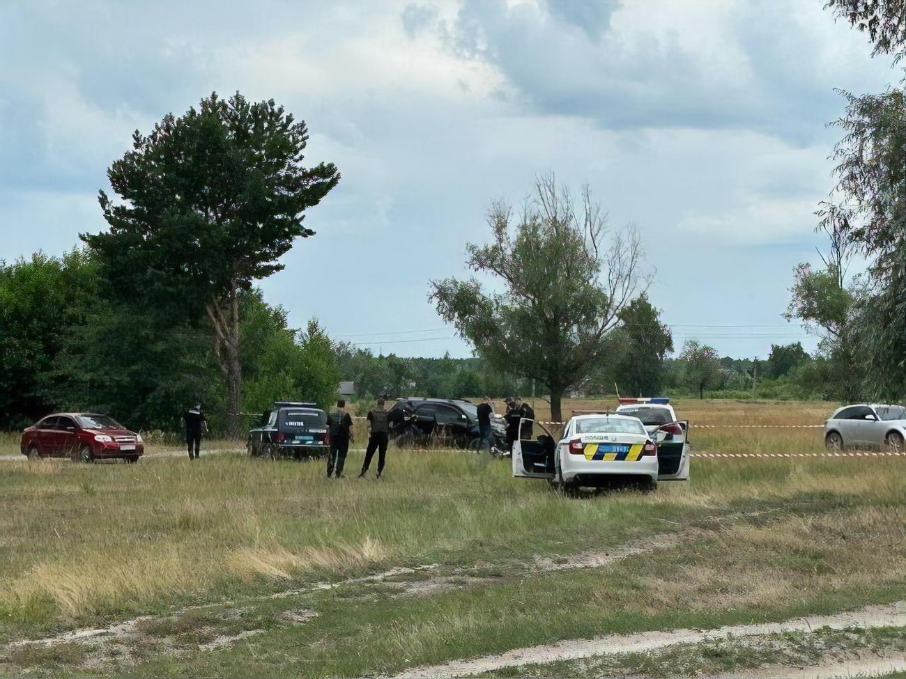 В результате стрельбы два человека ранены