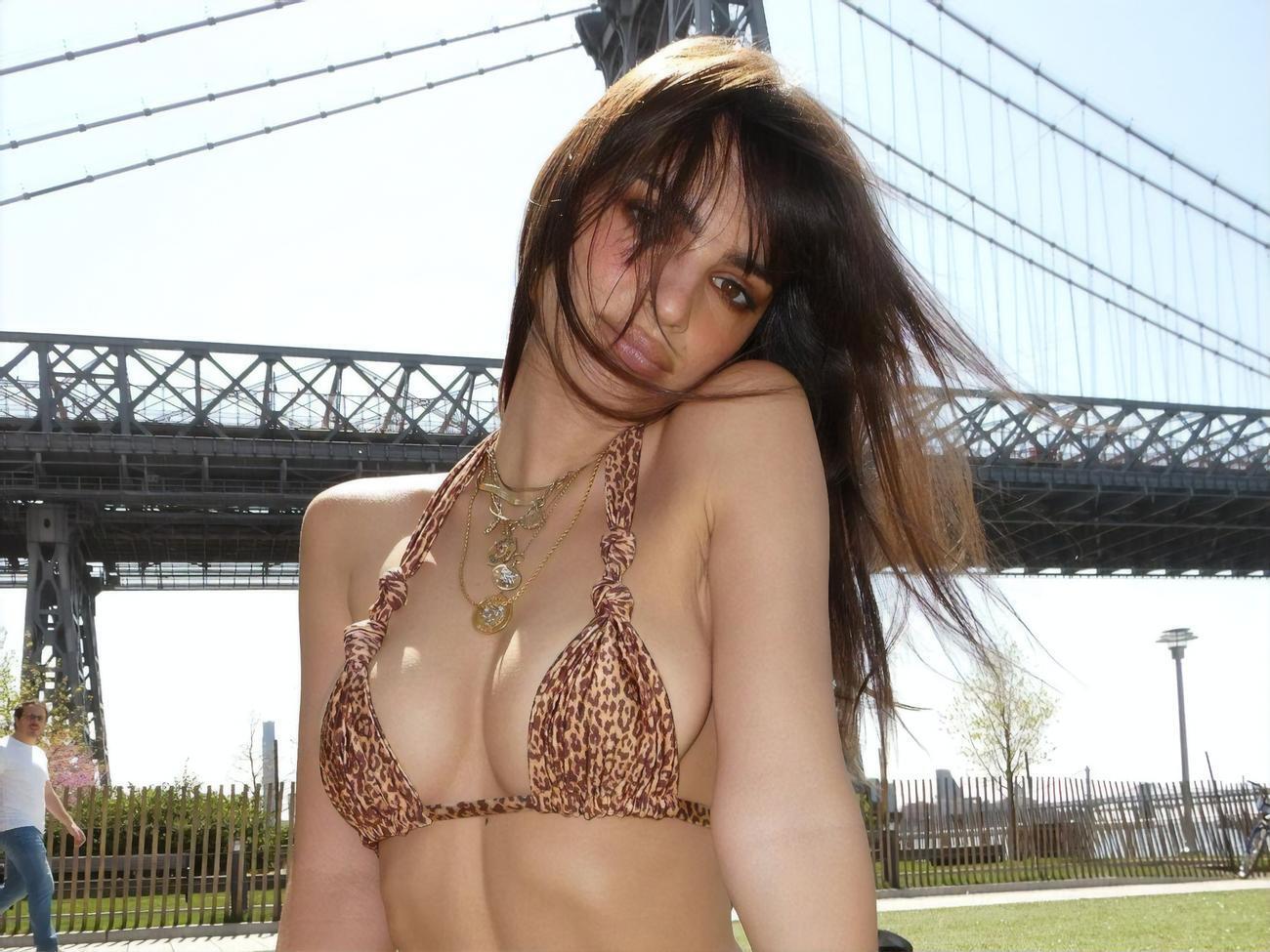 Ратаковски:&nbsp;Иногда просто нужно надеть платье