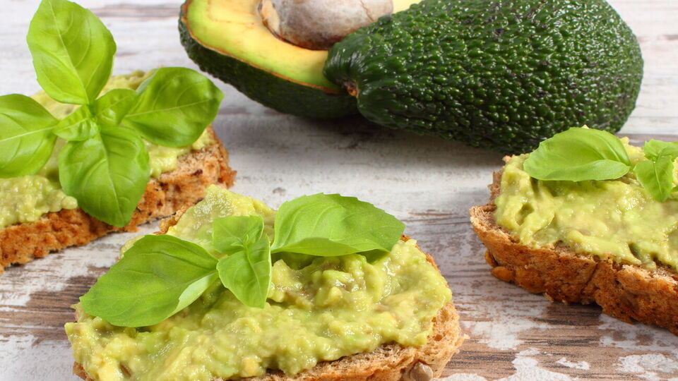 Масло из авокадо можно использовать как намазку для бутербродов