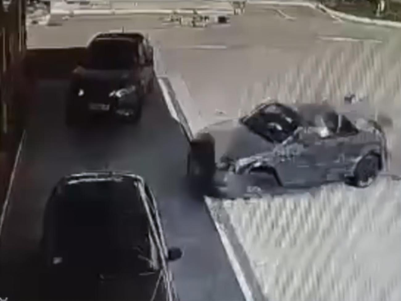 Пасажир автомобіля, який зніс бензоколонку і спалив заправку, помер у лікарні від травм