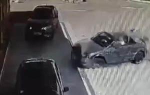 Пассажир автомобиля, который снес бензоколонку и сжег заправку, скончался в больнице от полученных травм