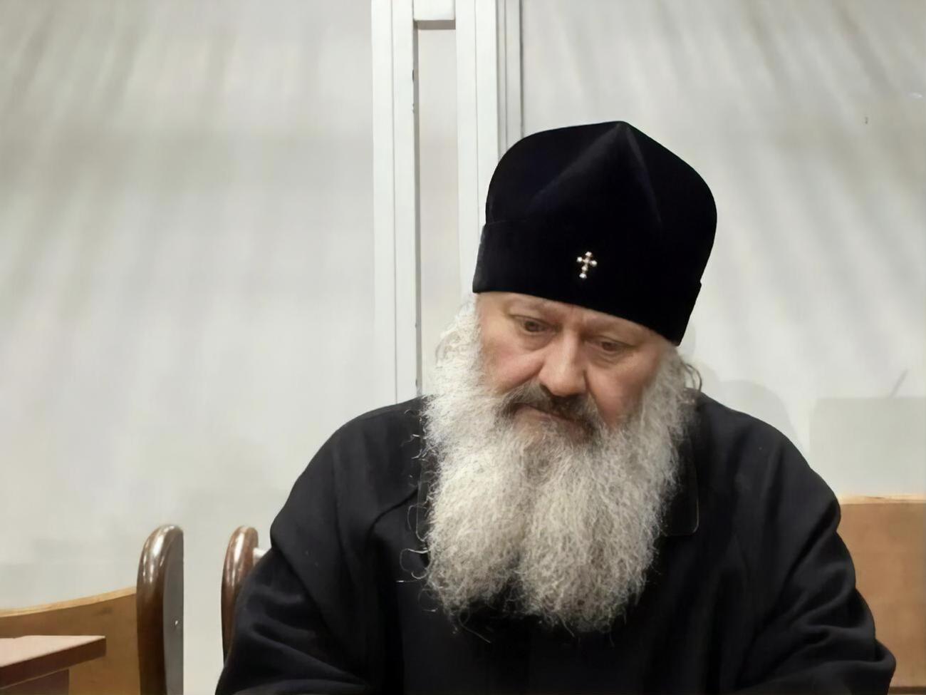 Митрополит, общаясь с журналистами в суде, отказался называть РФ агрессором