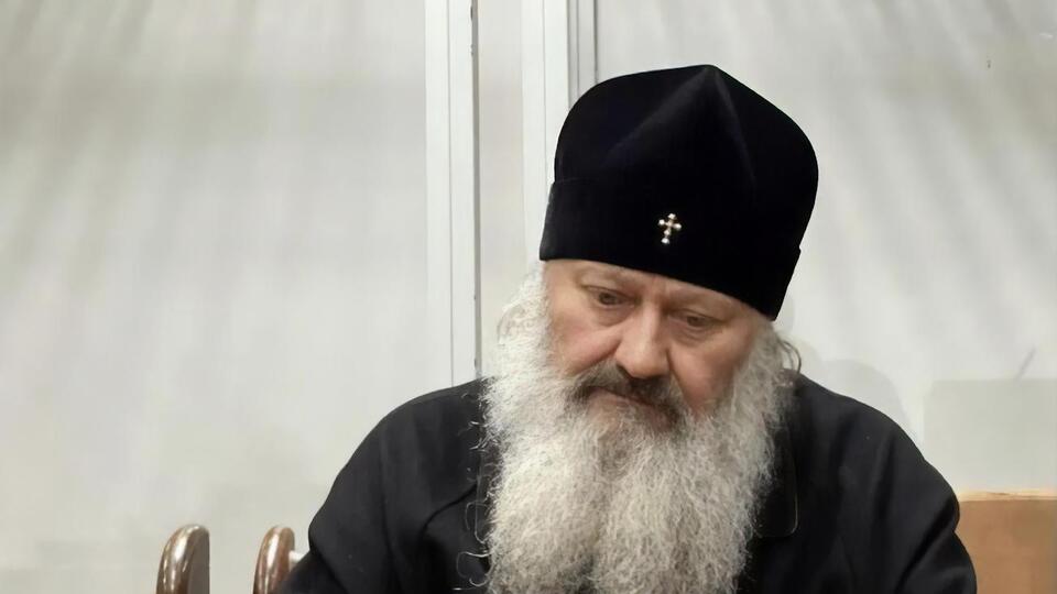 Митрополит, общаясь с журналистами в суде, отказался называть РФ агрессором