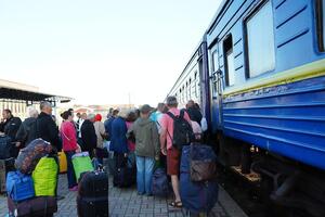 Первый эвакуационный поезд уже выехал из Сум в Киев