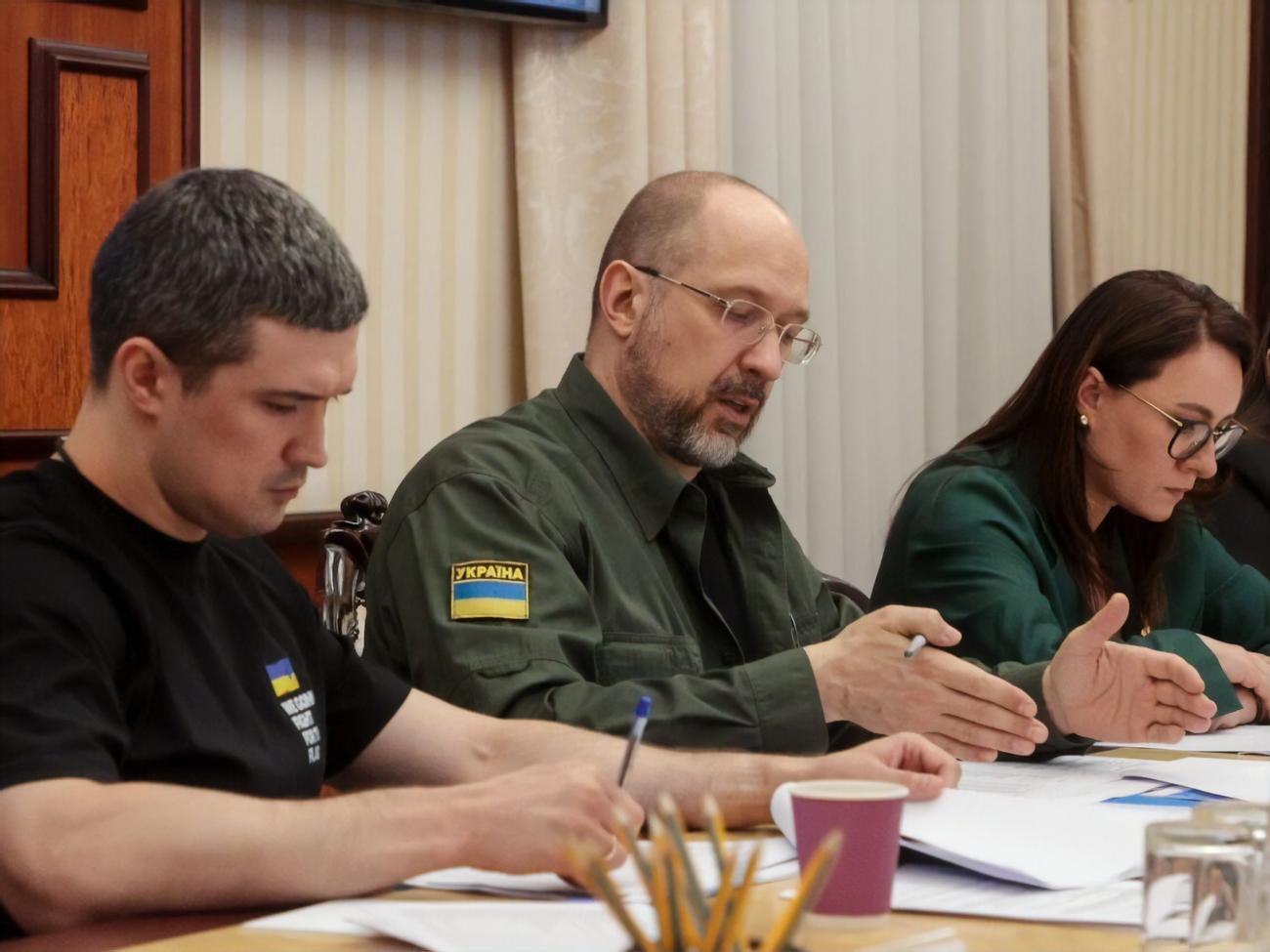 Шмигаль зазначив, що за перші шість місяців 2023 року в держбюджет надійшло 1 трлн 302 млрд грн податків, зборів та інших платежів