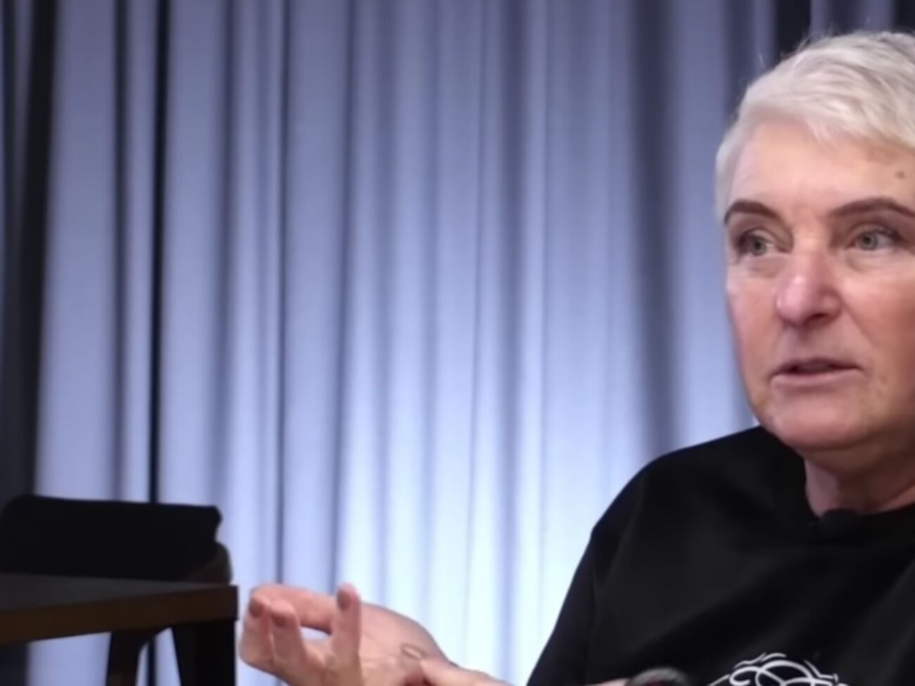 Девять лет мы не понимали, как можно выставлять фото с отдыха, когда у нас война. А потом поняли, что можно. И даже надо. Назло врагу