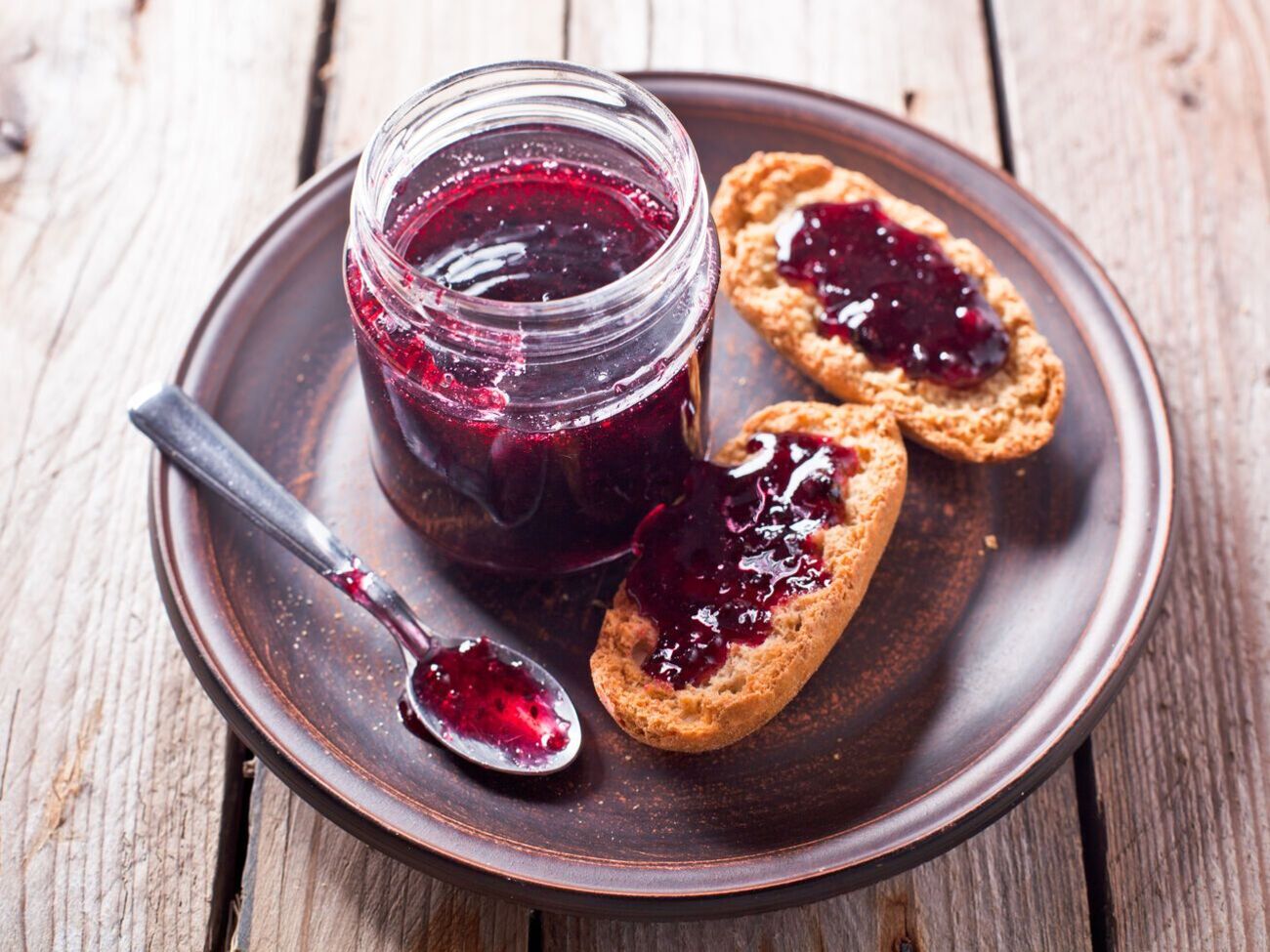 На 2 кг ягод эксперт рекомендует взять 1,5 кг сахара