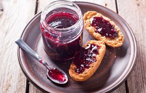 На 2 кг ягод эксперт рекомендует взять 1,5 кг сахара