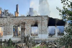 Под обстрелы попали жилые дома, предприятие, админздание, инфраструктурный объект