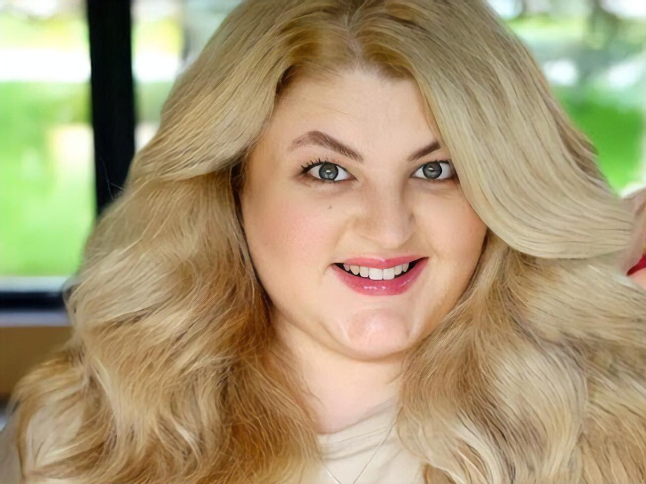 Суворова показала, как накручивает волосы и снимает бигуди