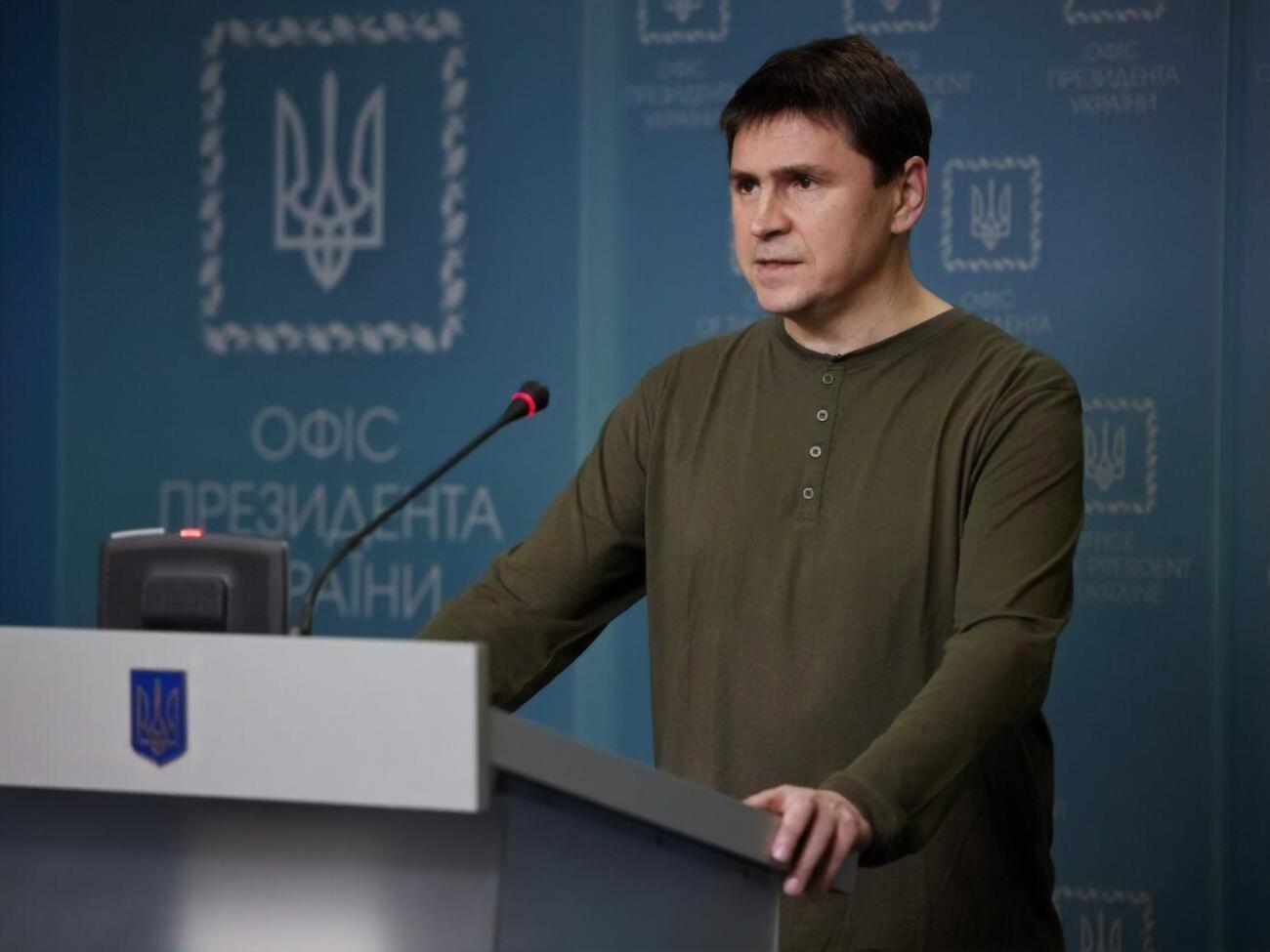 Подоляк назвал Крымский мост "незаконной конструкцией", которая используется Россией в агрессивных целях