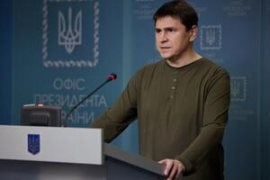 Подоляк назвал Крымский мост "незаконной конструкцией", которая используется Россией в агрессивных целях