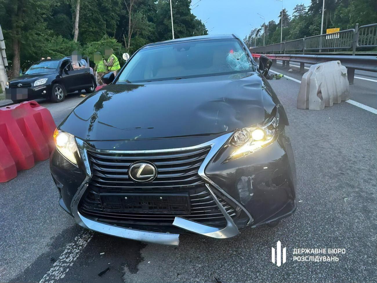 За даними ЗМІ, машина Тандира збила нацгвардійця Бондаренка 26 травня на блокпості в Києві