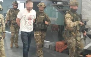 Спецназ провел спецоперацию и задержал мужчину