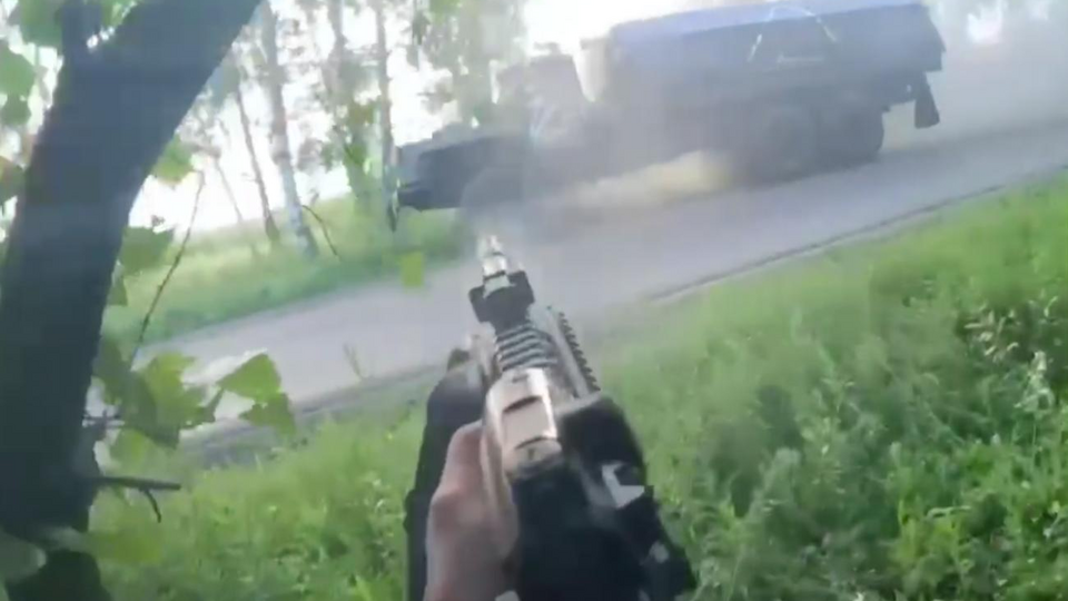 Чеченские добровольцы устроили засаду на российских оккупантов, расстреляв грузовик ВС РФ