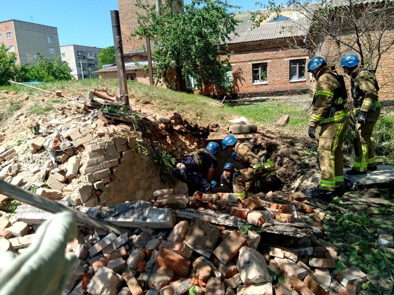Глава ГСЧС Украины опубликовал фото того, что осталось от укрытия после российского обстрела Белополья Сумской области