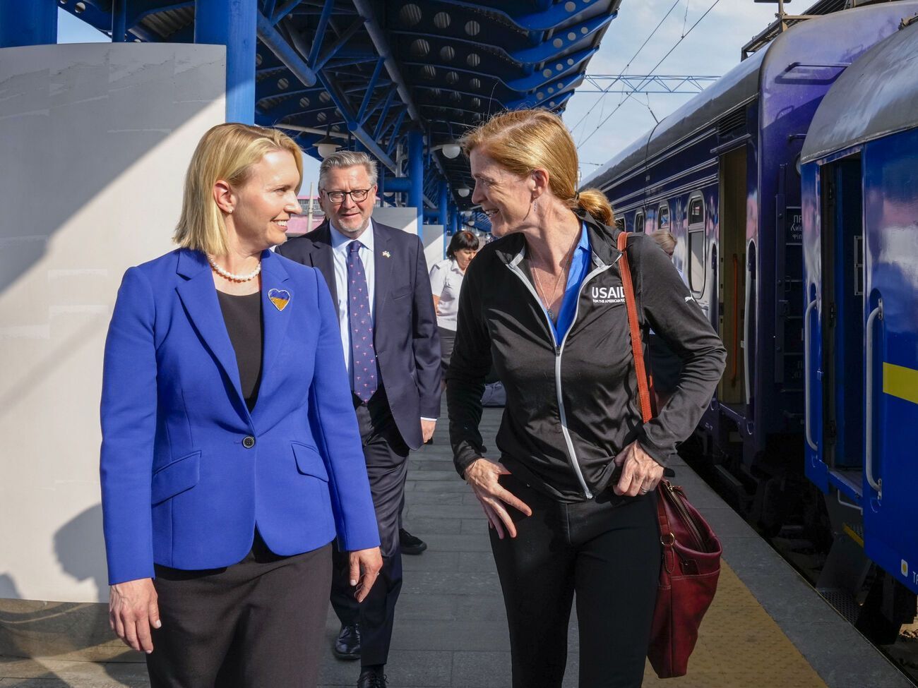 Саманта Пауэр (справа) снова приехала в Украину