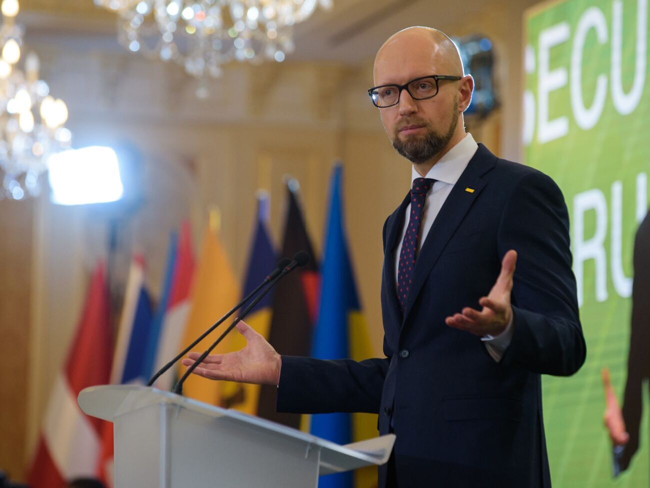 Яценюк: Для України ухвалення закону про медичний канабіс було б правильним рішенням