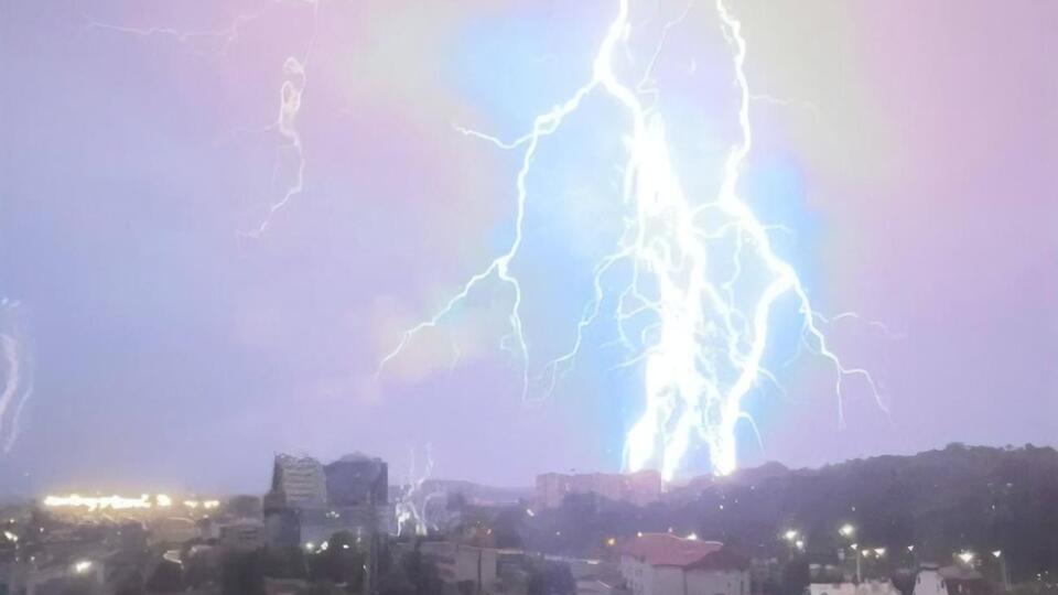 У Львові почалася сильна гроза