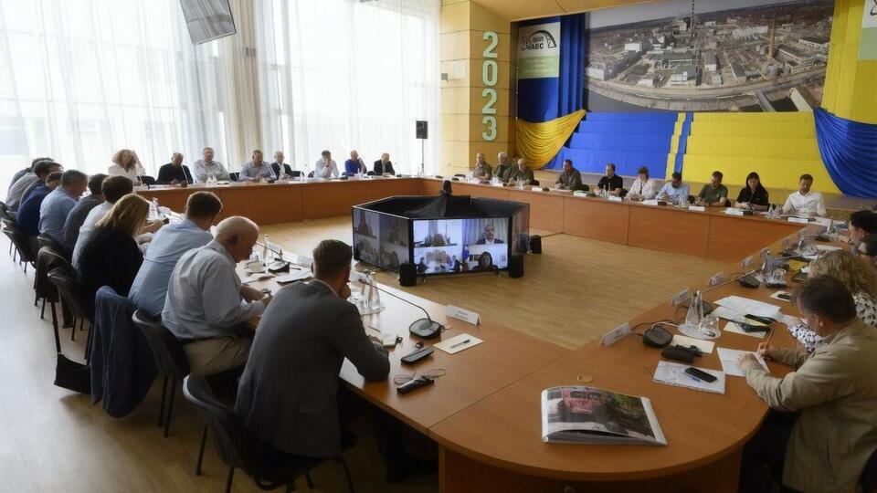 Ермак провел встречу иностранных послов на освобожденной от оккупантов Чернобыльской АЭС