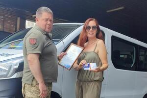Не існує жодних окремо взятих людей на букву "в". Якщо ти не самотній старий, не багатодітна мати, не інвалід – ти вже волонтер за замовчуванням