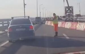 На Кримський міст вишикувалися черги