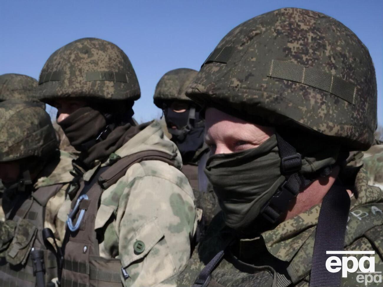 По рассказам пленного россиянина, перед отправкой на позиции ему выдали только каску,&nbsp;бронежилет и автомат