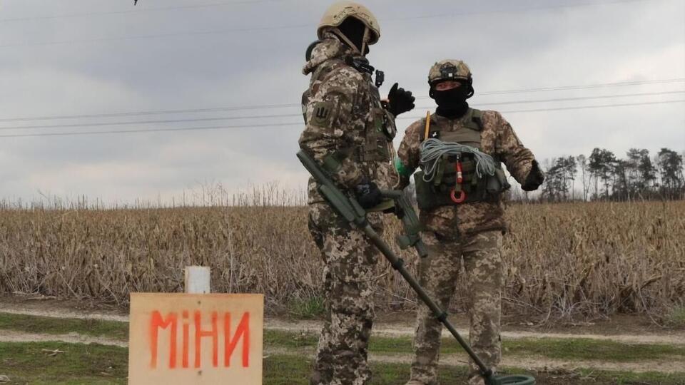 Шмигаль зазначив, що поки обстежують найменш заміновані території