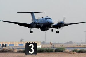 Російський Су-35 здійснив небезпечний проліт біля американського МС-12 (на фото)