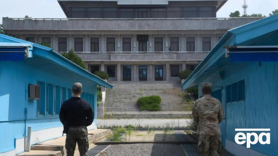 Американец пересек демаркационную линию во время поездки в Пханмунджом на границе Южной и Северной Кореи